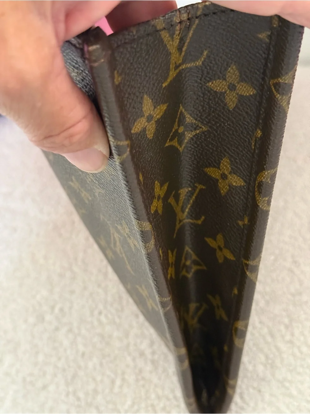 Louis Vuitton Vintage 1986 Zip Folio/tablet case. Zipper runs very smoothly.